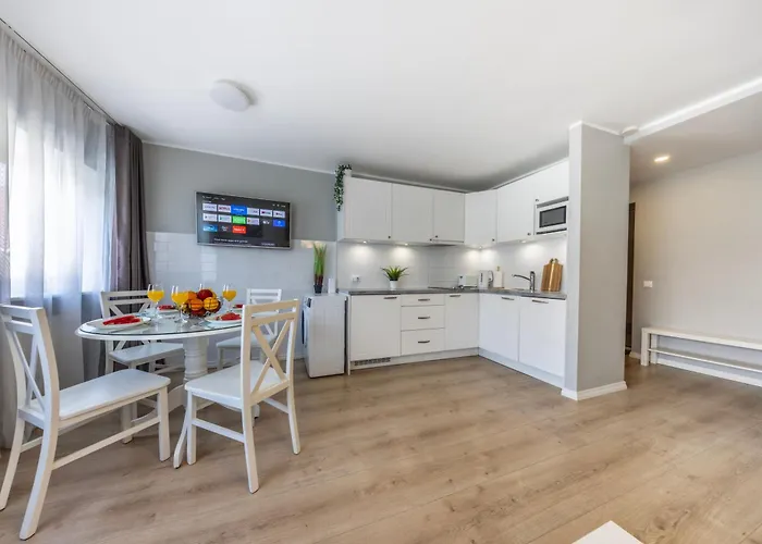 Διαμέρισμα Old Town, Beautiful Yard View, Sauna *